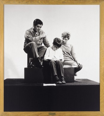 Oscar Bony La familia obrera, 1968 Fotografia in bianco e nero, cornice di legno, targa di bronzo 200 x 180 cm Foto Oscar Balducci Collezione Carola Bony 
