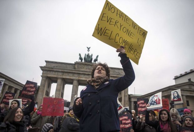 epa05738215 People protest in front of the Brandenburg Gate in Berlin, Germany, 21 January 2017. Dozens of protestors demanded equal rights for women. Hundreds of rallies are due to take place in over 30 countries around the world following the inauguration of US President Donald Trump. EPA/OLIVER WEIKEN NYTCREDIT: Oliver Weiken/European Pressphoto Agency