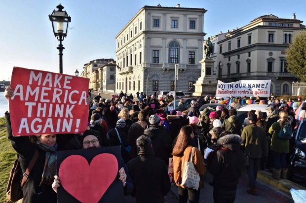 epa05738903 American citizens take part in the Women's March in front of the US Consulate in Florence, Italy, 21 January 2017. Protest rallies were held in over 30 countries around the world in solidarity with the Women's March on Washington in defense of press freedom, women's and human rights following the official inauguration of Donald J. Trump as the 45th President of the United States of America in Washington, DC, USA, on 20 January 2017. EPA/MAURIZIO DEGL' INNOCENTI NYTCREDIT: Maurizio Degl' Innocenti/European Pressphoto Agency