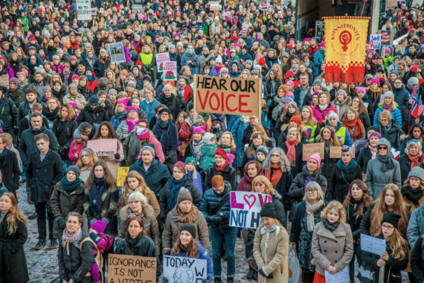 Protesters gather for the Women's March in Oslo, Norway, January 21, 2017. The march is being held in solidarity with similar events taking place internationaly. NTB Scanpix/Stian Lysberg Solum via REUTERS ATTENTION EDITORS - THIS IMAGE WAS PROVIDED BY A THIRD PARTY. FOR EDITORIAL USE ONLY. NOT FOR SALE FOR MARKETING OR ADVERTISING CAMPAIGNS. THIS PICTURE IS DISTRIBUTED EXACTLY AS RECEIVED BY REUTERS, AS A SERVICE TO CLIENTS. NORWAY OUT. NO COMMERCIAL OR EDITORIAL SALES IN NORWAY. NO COMMERCIAL SALES. NYTCREDIT: Ntb Scanpix/Reuters