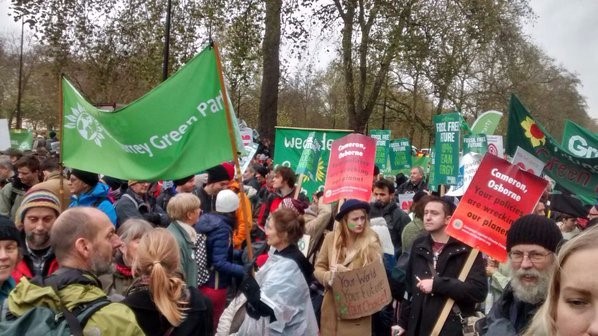 Φωτογραφίες από το Λονδίνο και την πορεία ενάντια στην κλιματική αλλαγή   