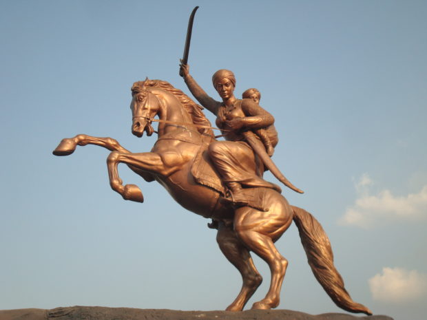Laxmibai's_statue_in_Solapur
