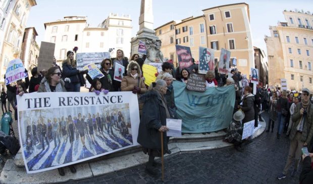 epa05738342 Women take part in Women's March at Rotonda square in downtown Rome, Italy, 21 January 2017. Protest rallies were held in over 30 countries around the world in solidarity with the Women's March on Washington in defense of press freedom, women's and human rights following the official inauguration of Donald J. Trump as the 45th President of the United States of America in Washington, DC, USA, on 20 January 2017. EPA/MAURIZIO BRAMBATTI NYTCREDIT: Maurizio Brambatti/European Pressphoto Agency
